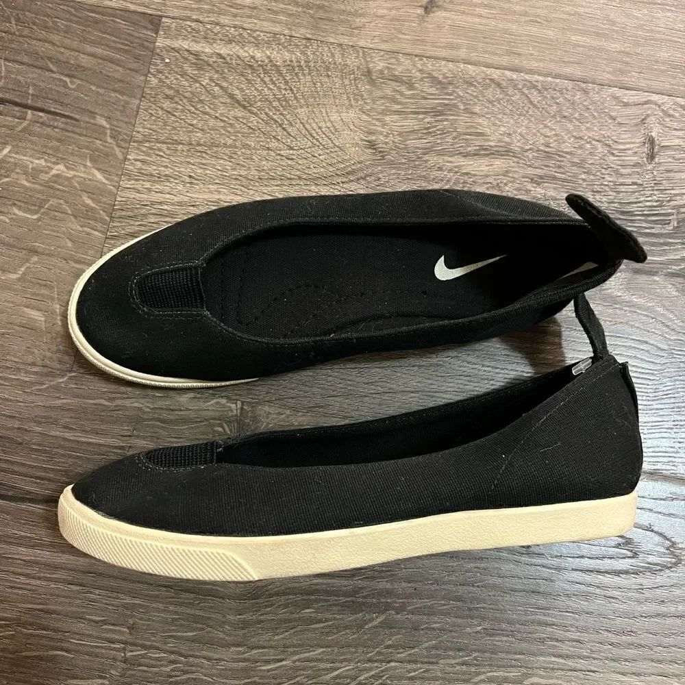 Nike Women Flats size 5.5 - Picture 2 of 4